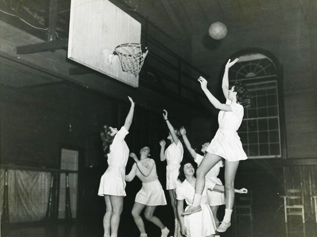 1935